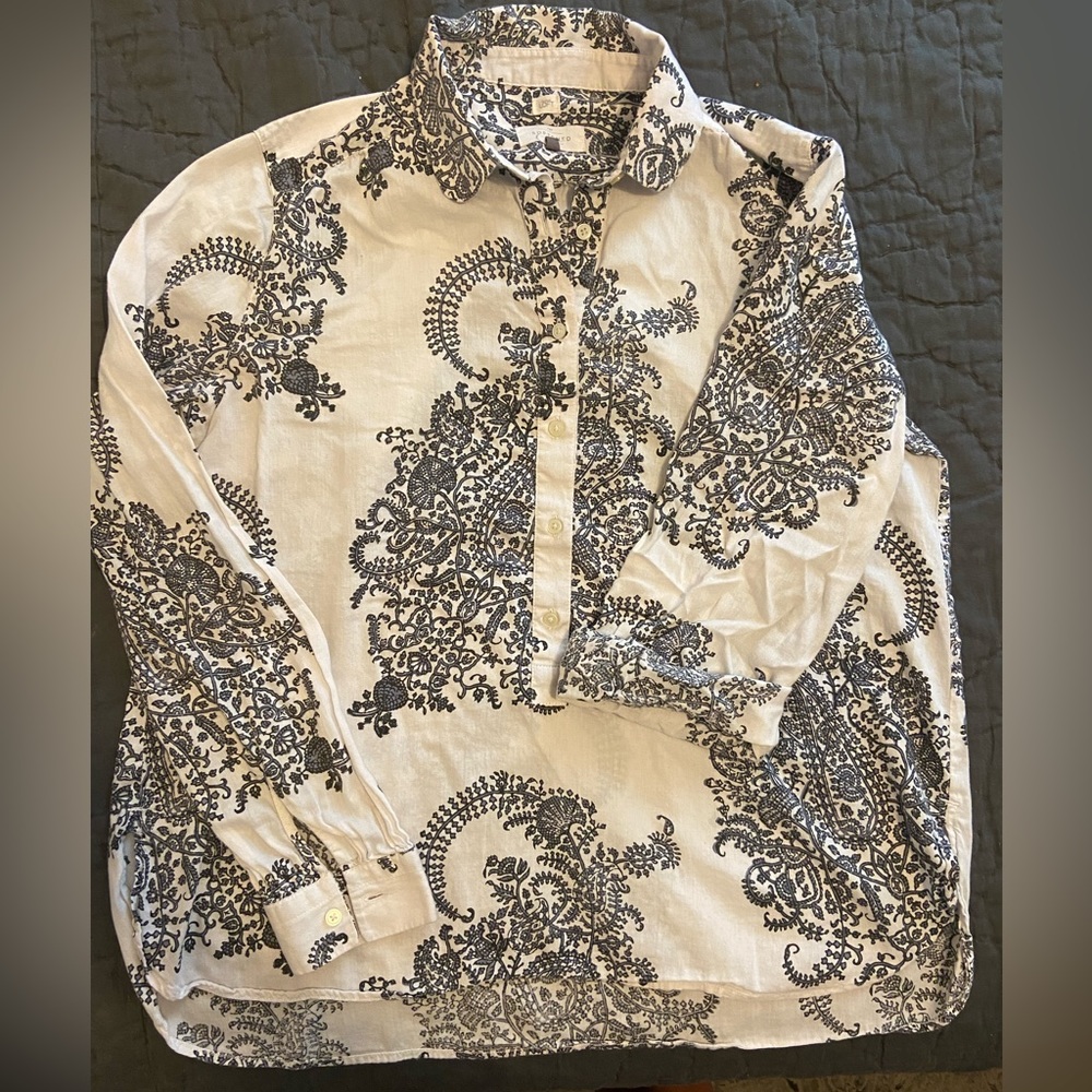 Woman’s Small Softened Loft long sleeved shirt